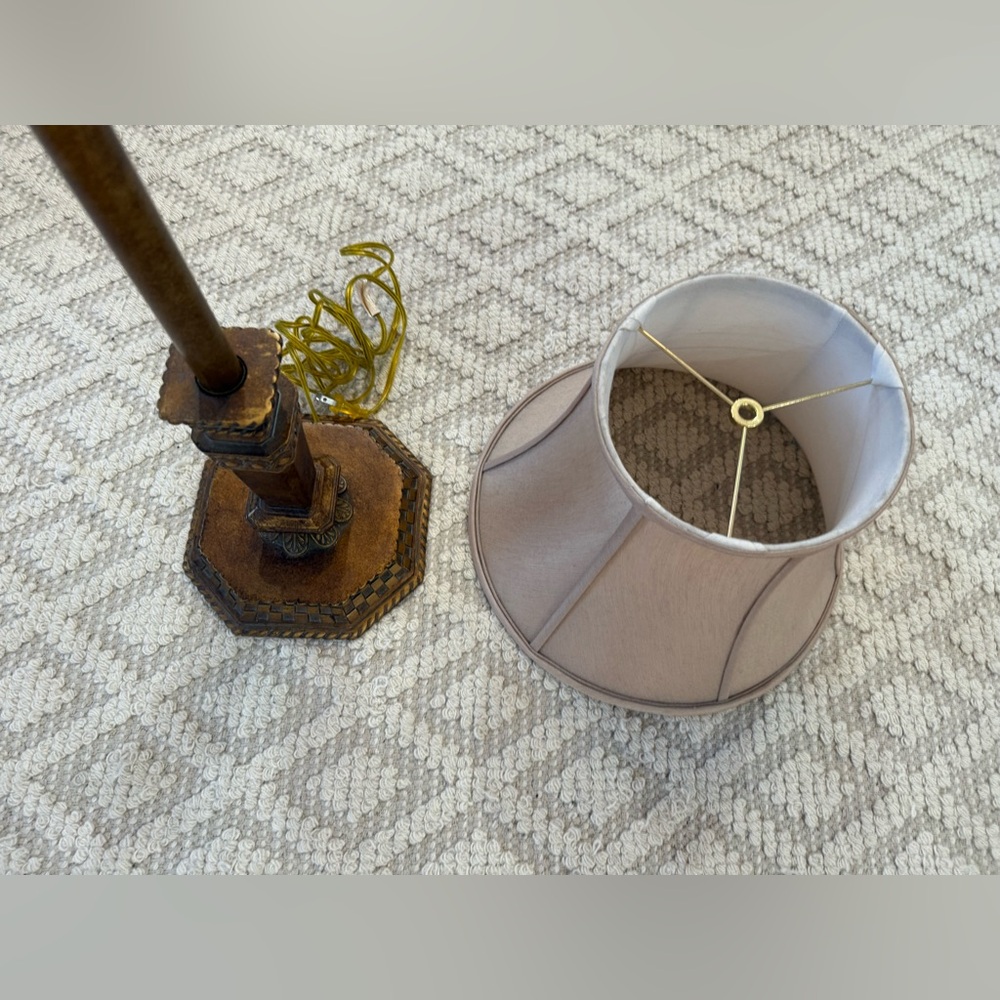 OLD-WORLD BRONZE-STYLE FLOOR LAMP — NEOCLASSICAL/TRADITIONAL NEW ENGLAND STYLE - Picture 2 of 8